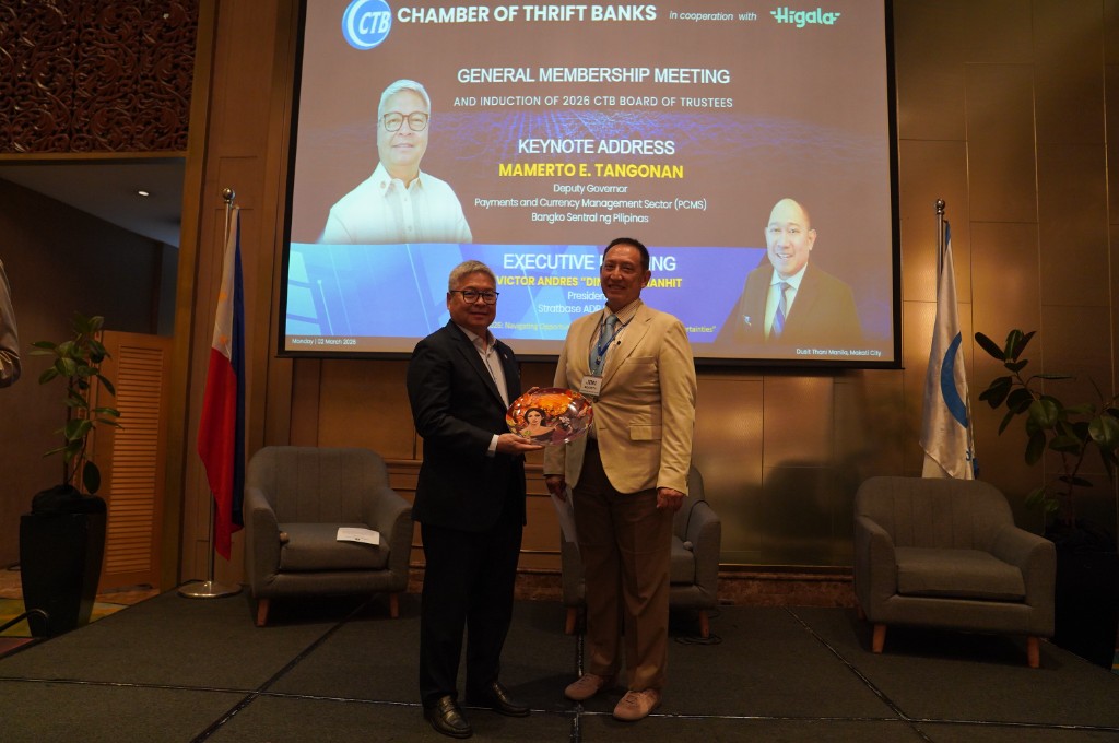 BSP Deputy Governor Mamerto Tangonan receives a token of appreciation from CTB President Jaime Valentin Araneta